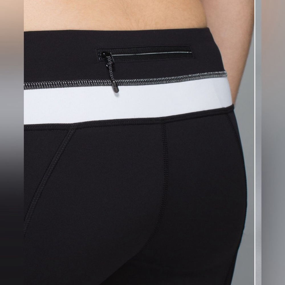 LULULEMON Run: Inspire Crop II *All Full-On Luxtreme
Black / White *RARE * - Picture 4 of 16